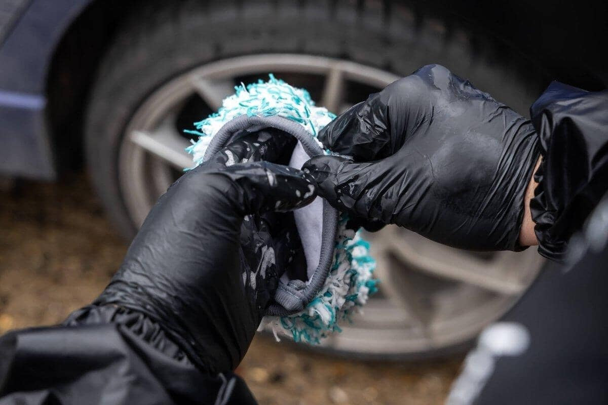 Plush Microfibre Wheel Mitt